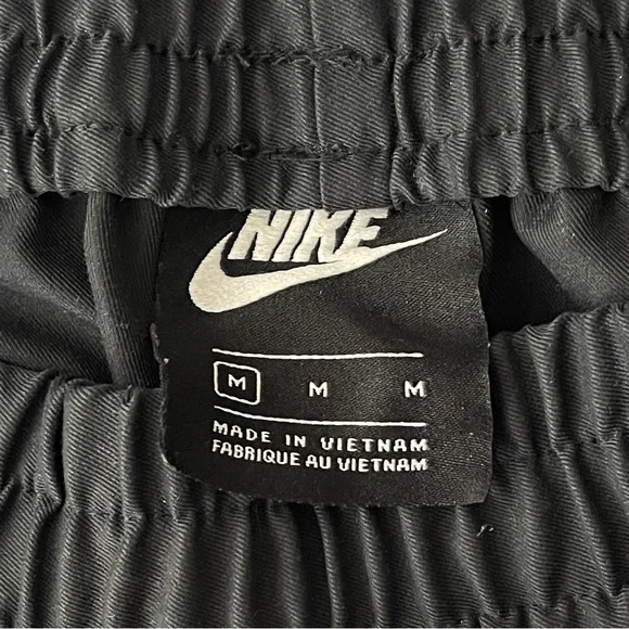 Nike Cargo Shorts Womens Medium Utility Streetwear Gorpcore Techwear Sporty - Picture 7 of 8